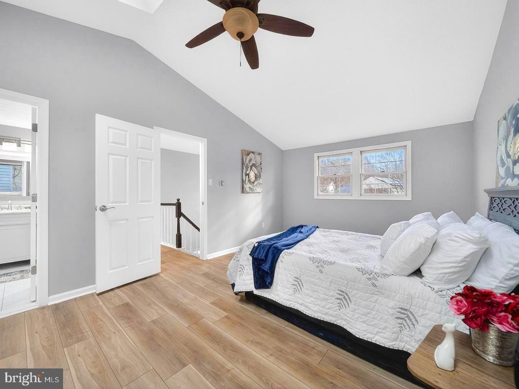 Image 19 of property listing at 18011 SILVER LEAF DR, Gaithersburg, MD 20877