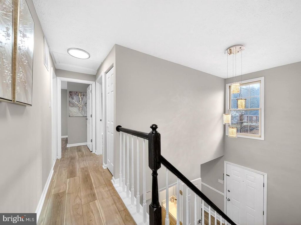 Image 23 of property listing at 18011 SILVER LEAF DR, Gaithersburg, MD 20877