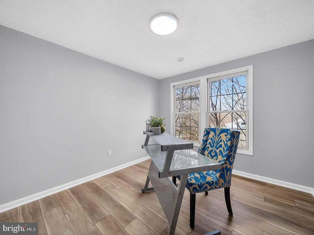 Image 28 of property listing at 18011 SILVER LEAF DR, Gaithersburg, MD 20877