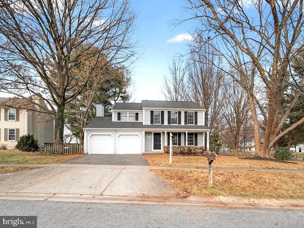 Image 2 of property listing at 18011 SILVER LEAF DR, Gaithersburg, MD 20877