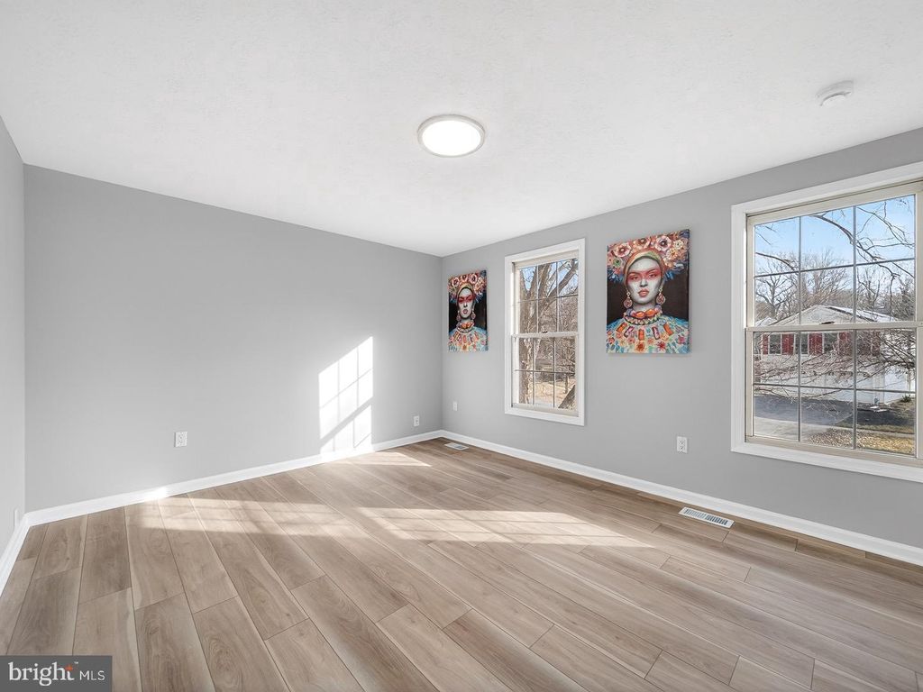 Image 29 of property listing at 18011 SILVER LEAF DR, Gaithersburg, MD 20877