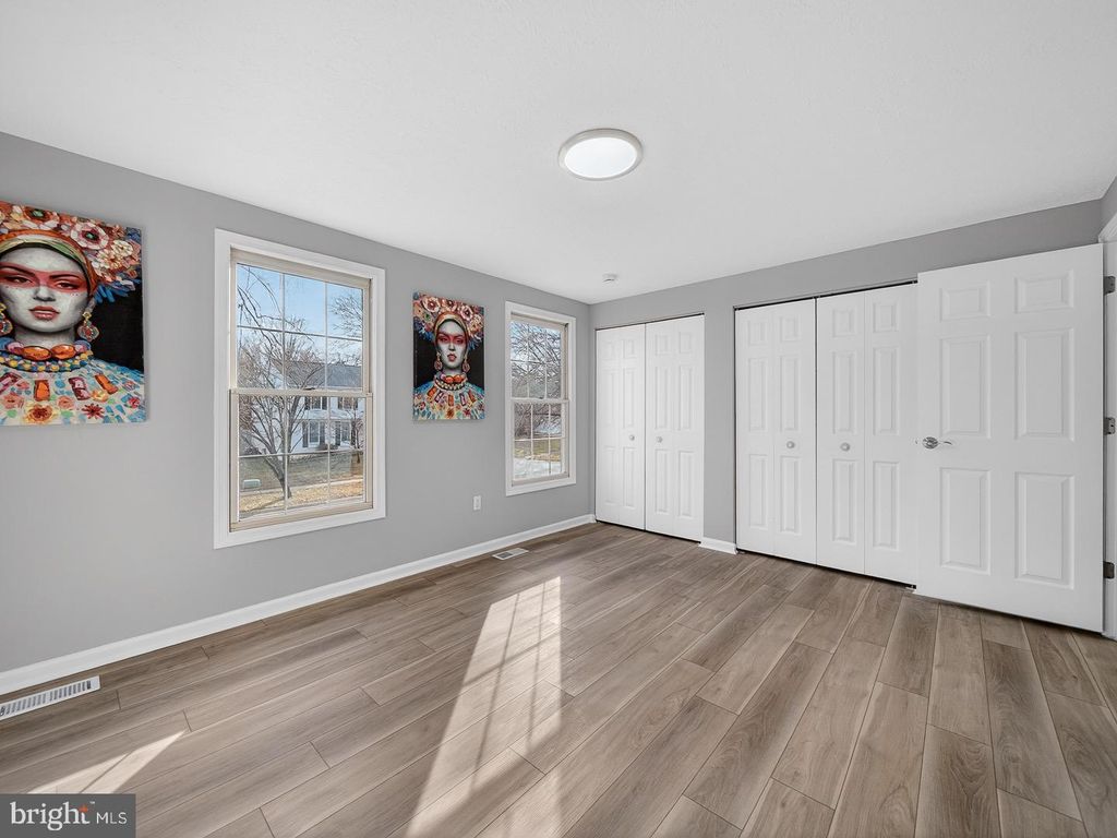 Image 30 of property listing at 18011 SILVER LEAF DR, Gaithersburg, MD 20877