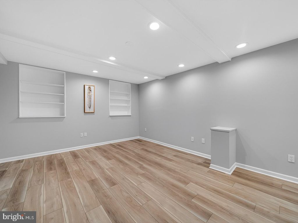 Image 33 of property listing at 18011 SILVER LEAF DR, Gaithersburg, MD 20877