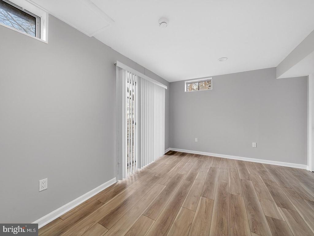 Image 39 of property listing at 18011 SILVER LEAF DR, Gaithersburg, MD 20877