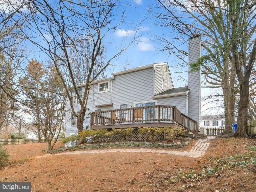 Image 40 of property listing at 18011 SILVER LEAF DR, Gaithersburg, MD 20877