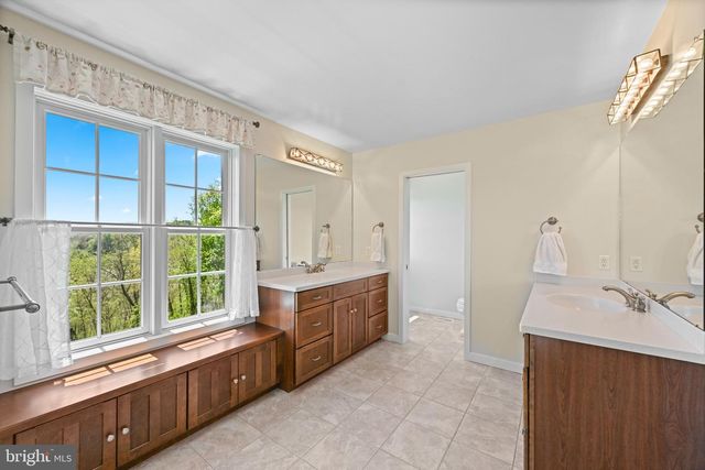 631 HARVEYS BRIDGE RD, Coatesville, PA 19320