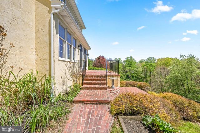 631 HARVEYS BRIDGE RD, Coatesville, PA 19320