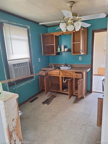1389 Norton Street, Burton, MI 48529
