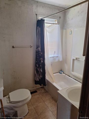 1389 Norton Street, Burton, MI 48529