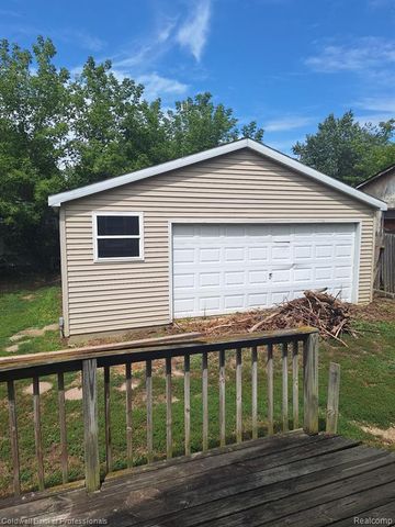 1389 Norton Street, Burton, MI 48529