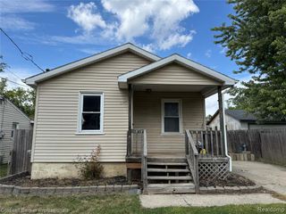 1389 Norton Street, Burton, MI 48529