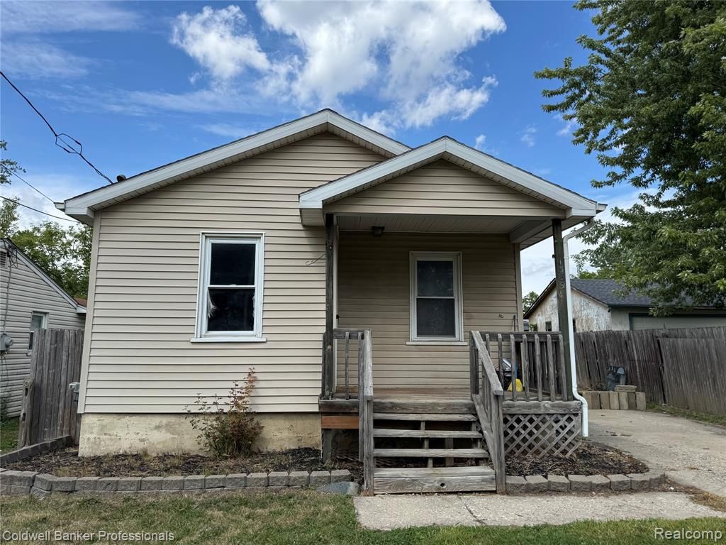 1389 Norton Street, Burton, MI 48529