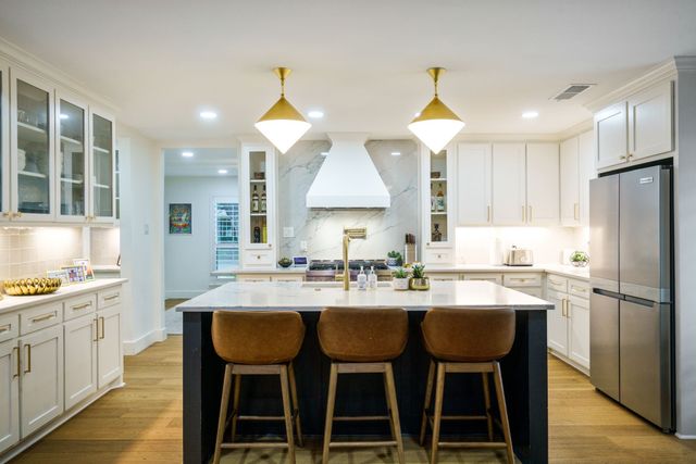 7423 Tangleglen Drive, Dallas, TX 75248