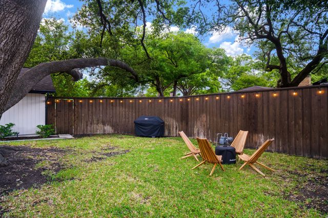 7423 Tangleglen Drive, Dallas, TX 75248