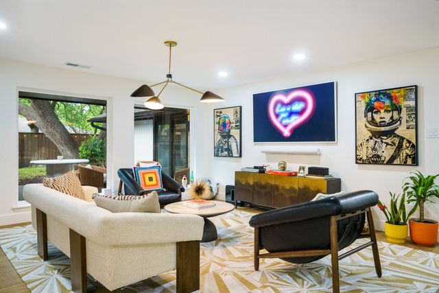 7423 Tangleglen Drive, Dallas, TX 75248