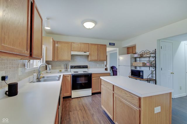 2109 Cross Willow Lane, Indianapolis, IN 46239