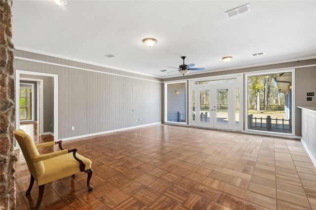 433 Mackhank Road, Boling, TX 77420