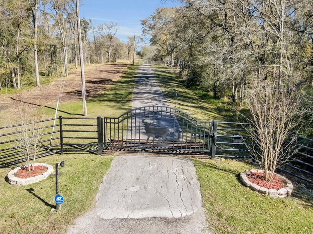 433 Mackhank Road, Boling, TX 77420