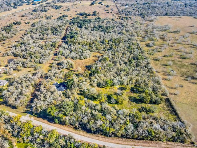 433 Mackhank Road, Boling, TX 77420