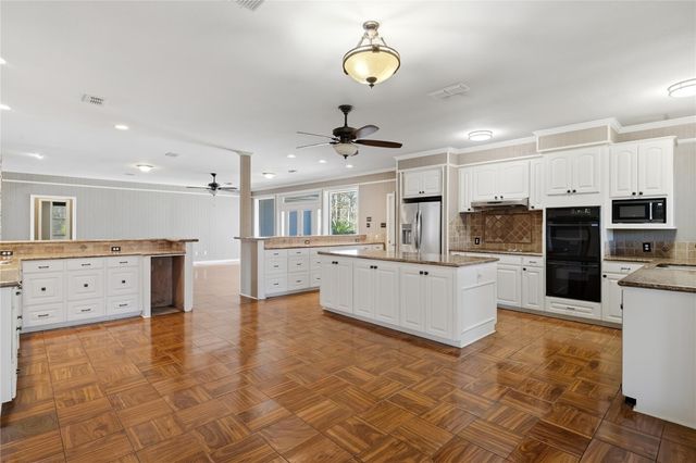 433 Mackhank Road, Boling, TX 77420