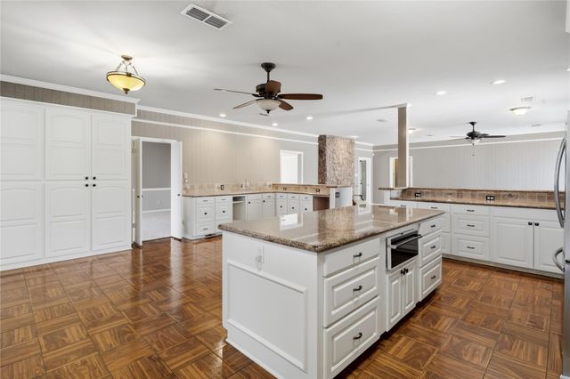 433 Mackhank Road, Boling, TX 77420