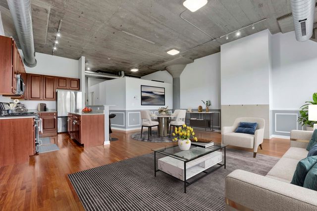 1069 W 14th Place 329, Chicago, IL 60608