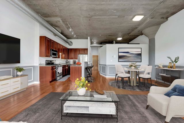 1069 W 14th Place 329, Chicago, IL 60608