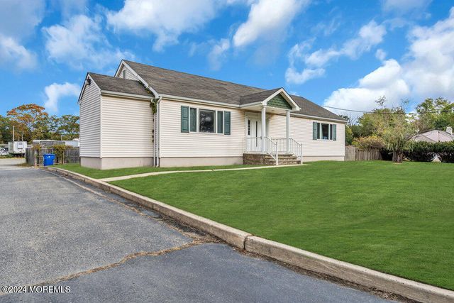 83 Riverwood Drive, Toms River, NJ 08755