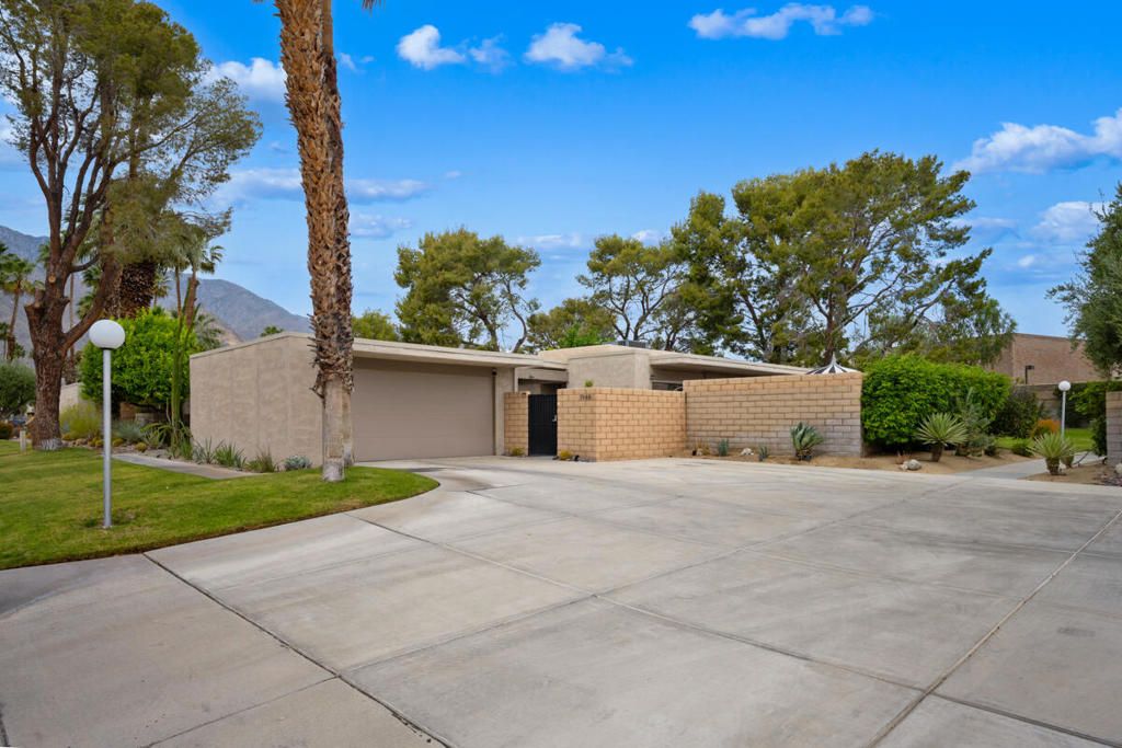 1988 E Sandalwood Drive, Palm Springs, CA 92262