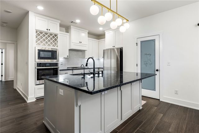 7100 SW High Meadow Boulevard, Bentonville, AR 72713
