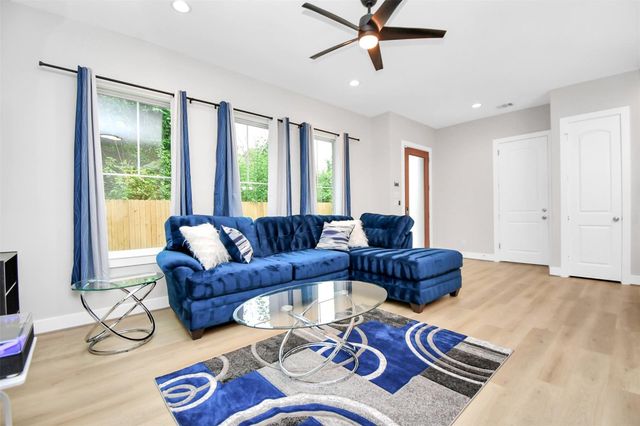 5718 Beall Street A, Houston, TX 77091