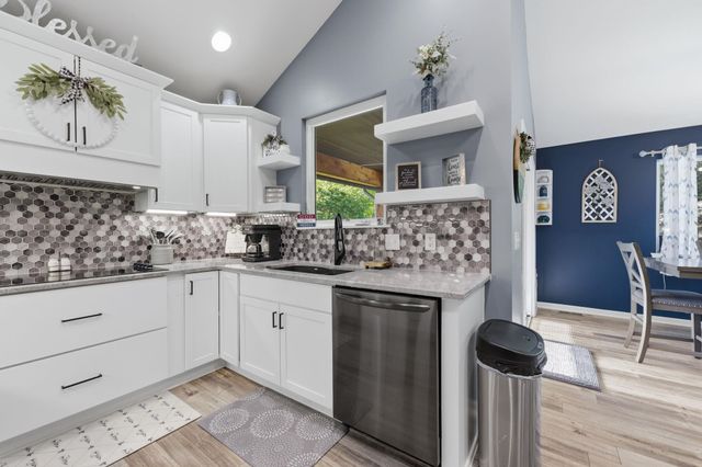 9711 W Bella Vista, Wichita, KS 67212
