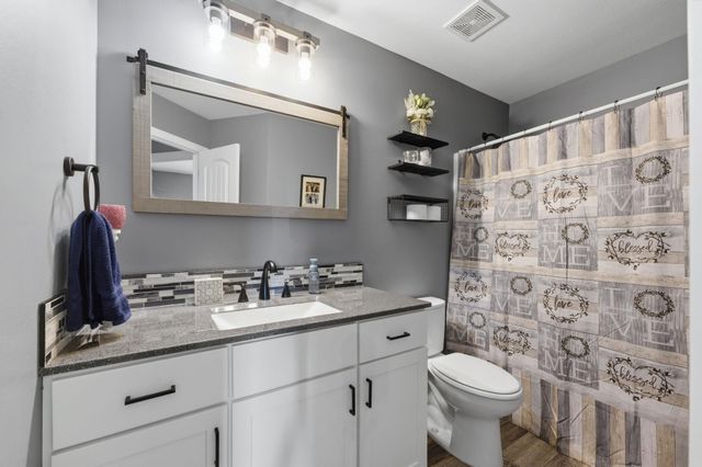 9711 W Bella Vista, Wichita, KS 67212