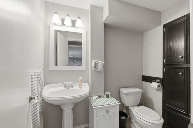 9711 W Bella Vista, Wichita, KS 67212
