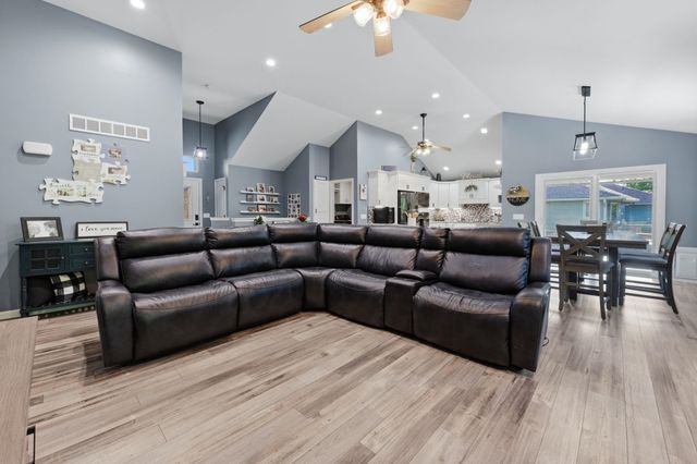 9711 W Bella Vista, Wichita, KS 67212