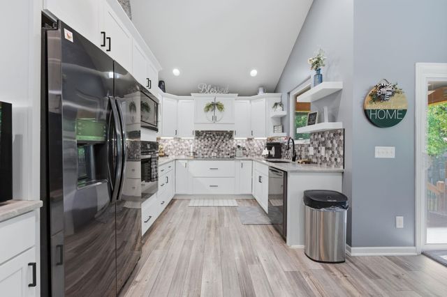 9711 W Bella Vista, Wichita, KS 67212