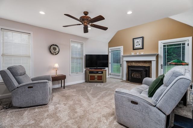 562 Mendon Rd, Sutton, MA 01590