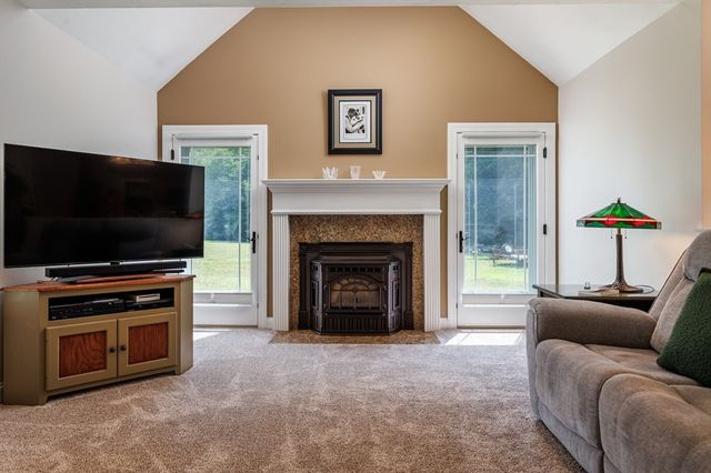 562 Mendon Rd, Sutton, MA 01590