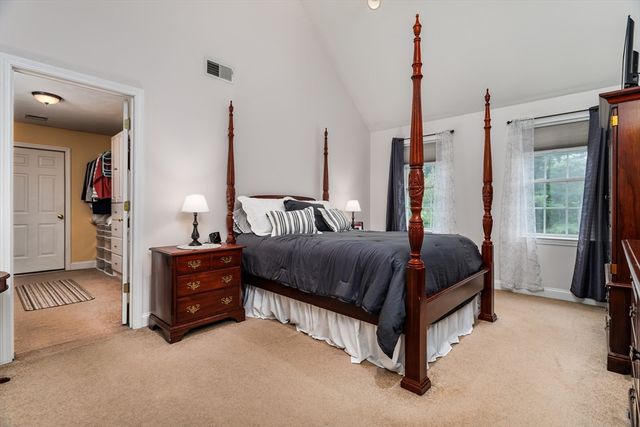 562 Mendon Rd, Sutton, MA 01590