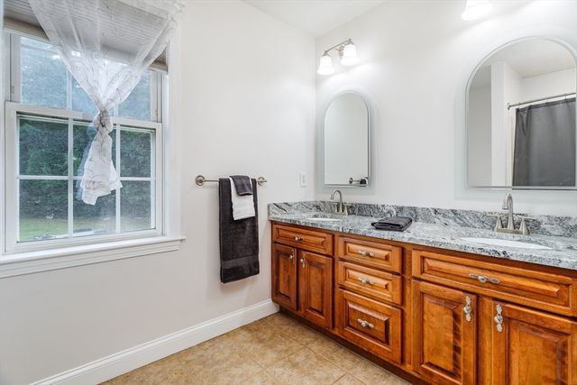562 Mendon Rd, Sutton, MA 01590