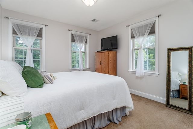 562 Mendon Rd, Sutton, MA 01590