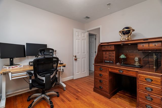 562 Mendon Rd, Sutton, MA 01590