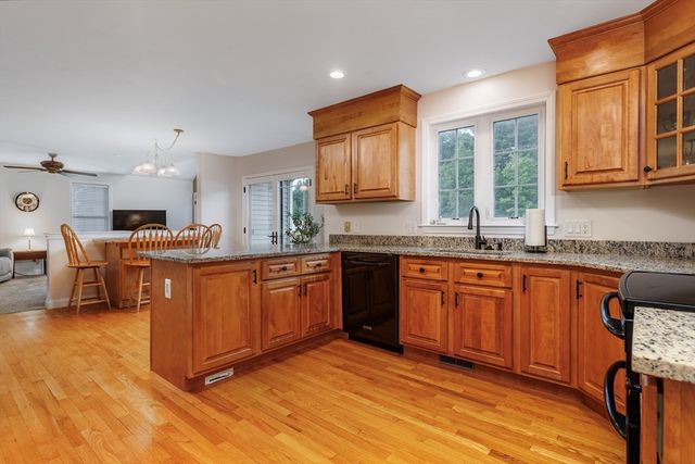 562 Mendon Rd, Sutton, MA 01590