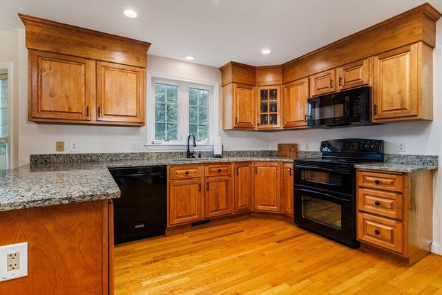 562 Mendon Rd, Sutton, MA 01590