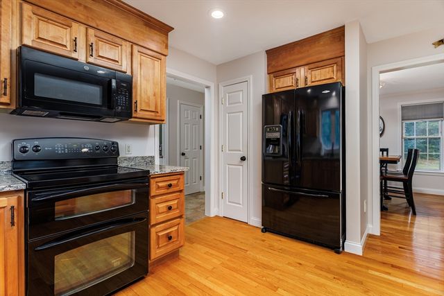 562 Mendon Rd, Sutton, MA 01590
