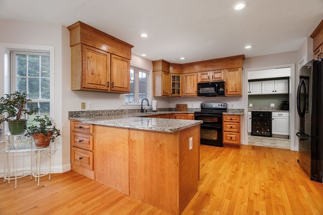 562 Mendon Rd, Sutton, MA 01590