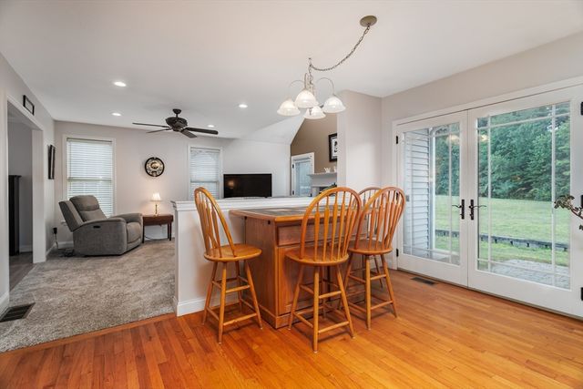 562 Mendon Rd, Sutton, MA 01590