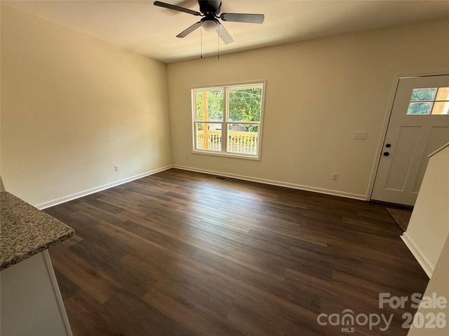 227 S Caldwell Avenue, Newton, NC 28658