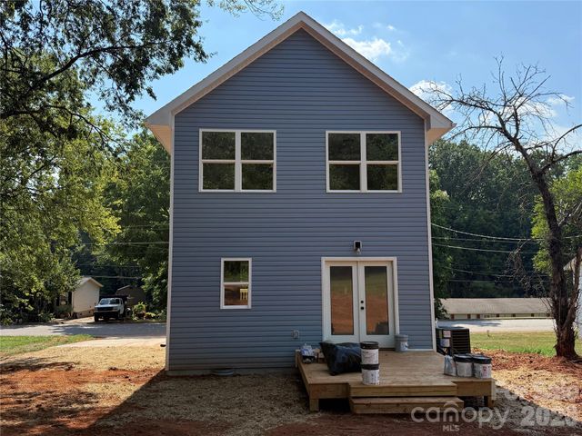 227 S Caldwell Avenue, Newton, NC 28658