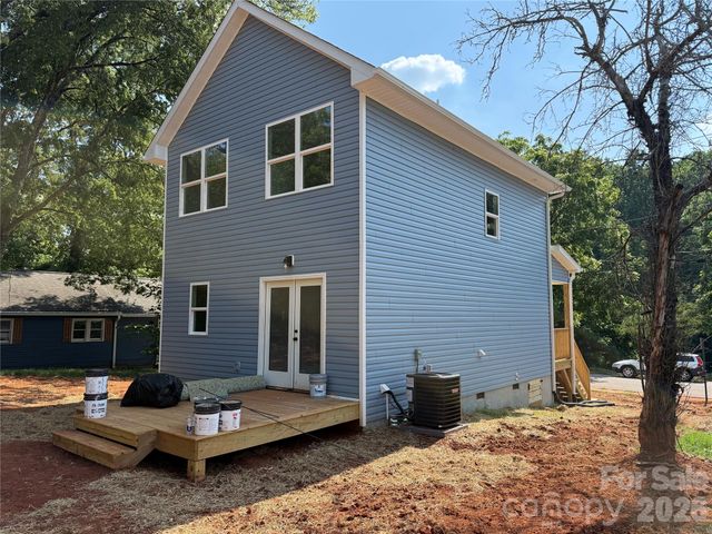 227 S Caldwell Avenue, Newton, NC 28658